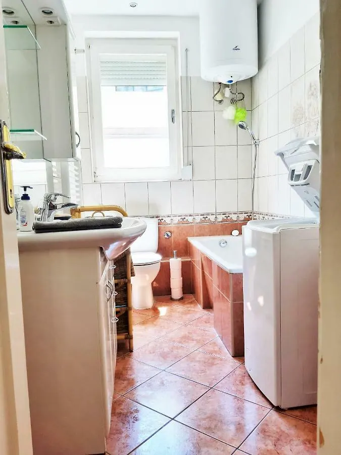 Gold Rose Apartment With 3 Rooms Budapest