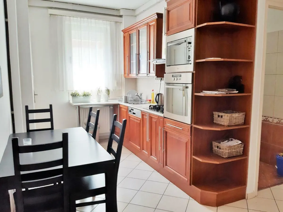 Gold Rose Apartment With 3 Rooms Budapest